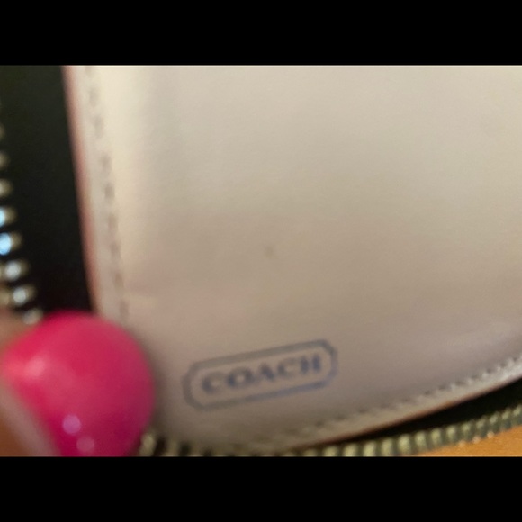 Coach wallet in black leather, with silver hardware from the full price store. - Picture 3 of 3